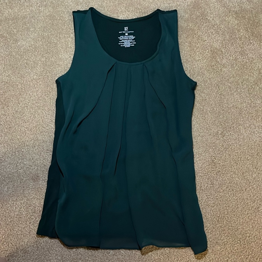 New York and Company xs, forest green tank top.